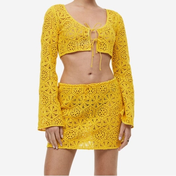 SKIRT H&M Mustard Yellow Crochet Mini Skirt with adjust elastic waist Size Large - Picture 1 of 17